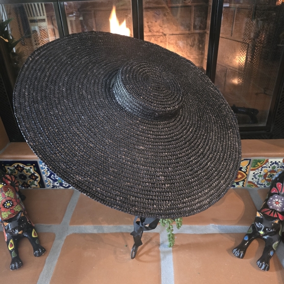 Elegant Black Woven Hat by [Brand] - Picture 2 of 4